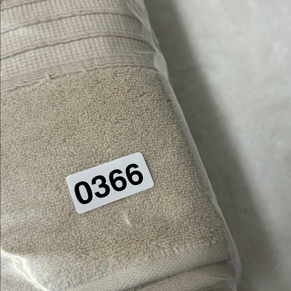 Pottery Barn hydrocotton quick dry bath towel and hand towel - Picture 3 of 3